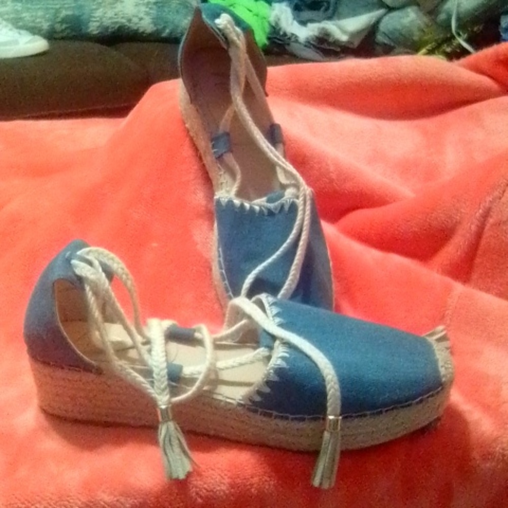 Shoes - Picture 4 of 4